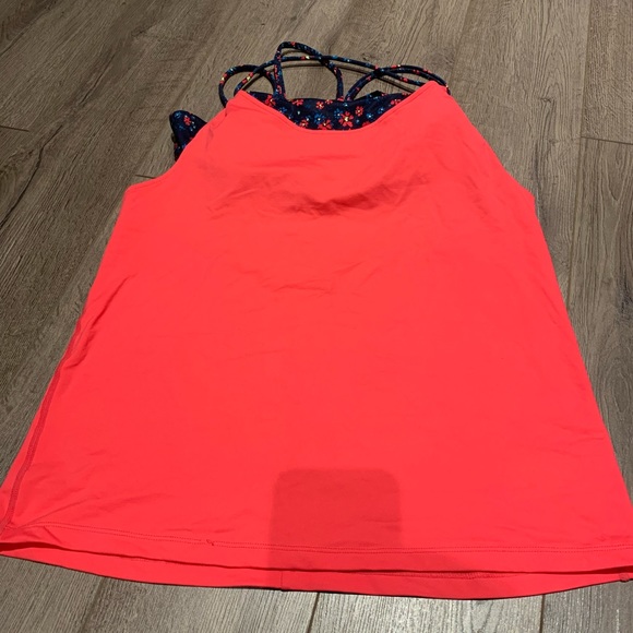EUC. Gap fit top with build in bra. Size small. - Picture 1 of 5